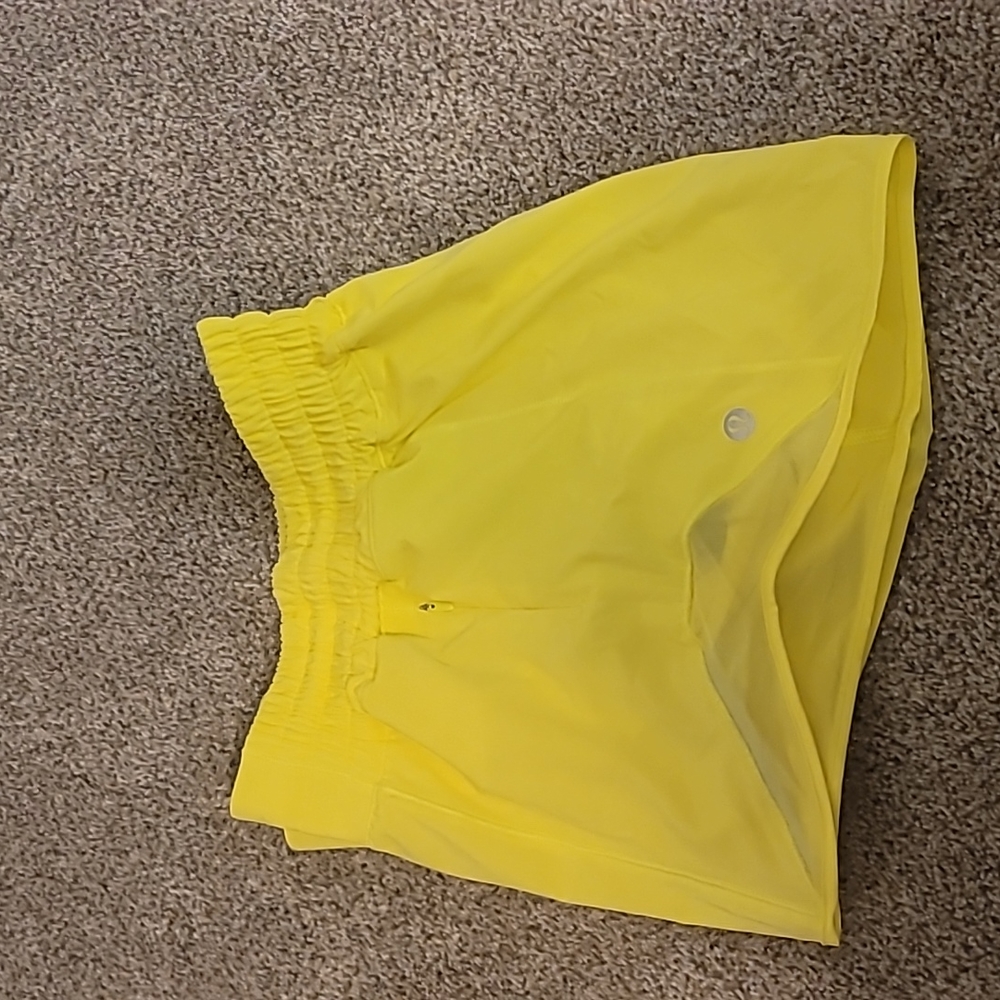 Lululemon 2.5 inch hottie hot shorts